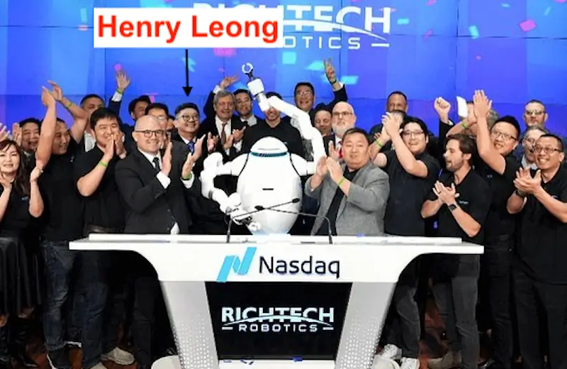 Leong ringing the Nasdaq bell with Richtech
